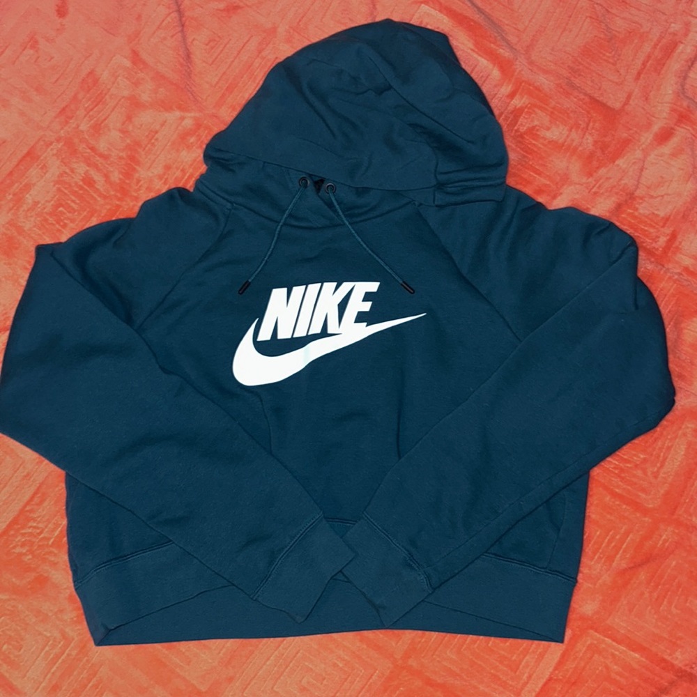 Cropped Nike hoodie